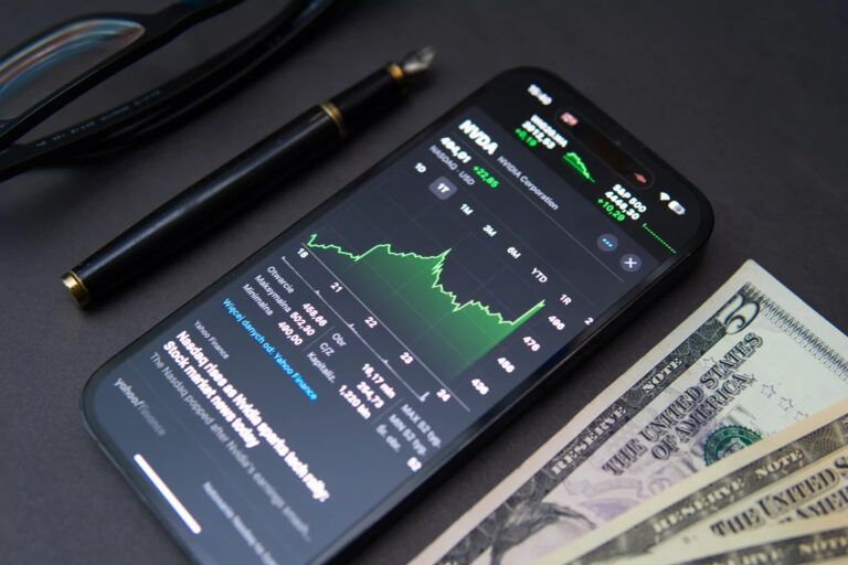 DeepSeek : la start-up chinoise qui fait trembler OpenAI et fait chuter NVIDIA de 589 milliards de dollars