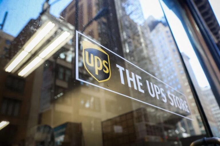 UPS licencie 48 000 employés dans une vaste restructuration stratégique