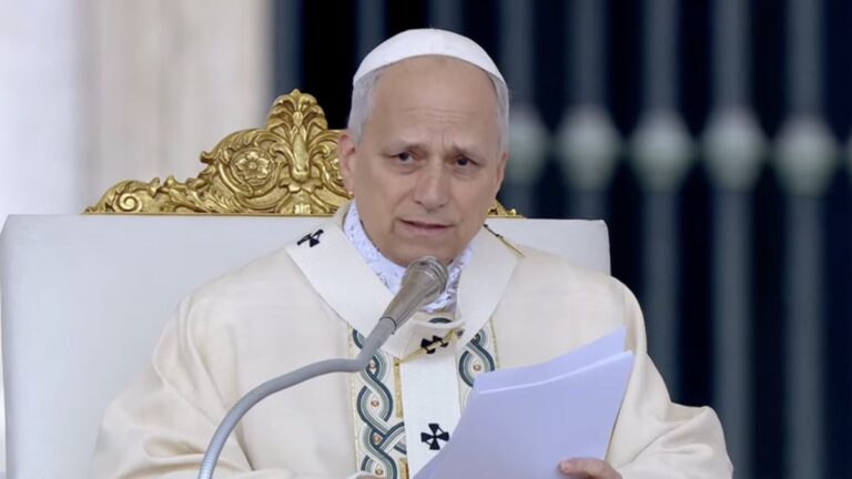Le pape Léon XIV met en garde contre ChatGPT : l’Église refuse que l’intelligence artificielle rédige les homélies